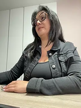 Snapshot of SWEETLILY18 chatting on 02.19.25 SWEETLILY18 online show from 02.19.25