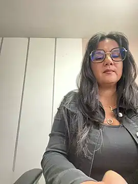 Snapshot of SWEETLILY18 chatting on 02.19.25 SWEETLILY18 online show from 02.19.25