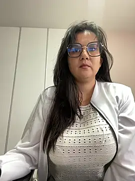 Snapshot of SWEETLILY18 chatting on 02.22.25 SWEETLILY18 online show from 02.22.25