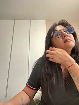 Snapshot of SWEETLILY18 chatting on 02.27.25 SWEETLILY18 online show from 02.27.25