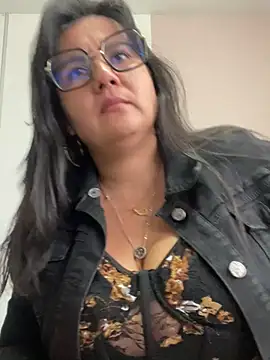 Snapshot of SWEETLILY18 chatting on 03.15.25 SWEETLILY18 online show from 03.15.25