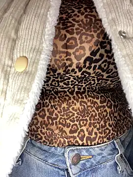 Snapshot of SWEETLILY18 chatting on 03.17.25 SWEETLILY18 online show from 03.17.25