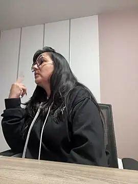 Snapshot of SWEETLILY18 chatting on 03.18.25 SWEETLILY18 online show from 03.18.25