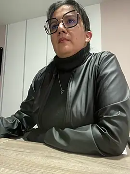 Snapshot of SWEETLILY18 chatting on 03.20.25 SWEETLILY18 online show from 03.20.25