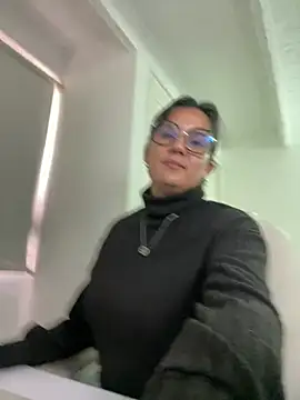 Snapshot of SWEETLILY18 chatting on 03.20.25 SWEETLILY18 online show from 03.20.25