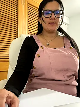 Snapshot of SWEETLILY18 chatting on 09.11.25 SWEETLILY18 online show from 09.11.25