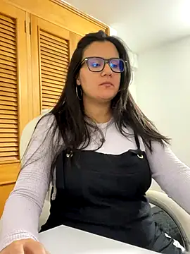 Snapshot of SWEETLILY18 chatting on 10.02.25 SWEETLILY18 online show from 10.02.25