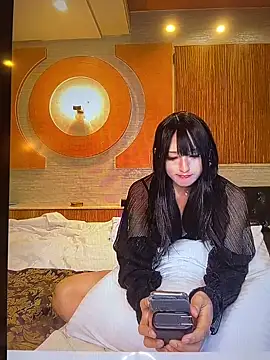 Chika-ch online show from 10.15.25