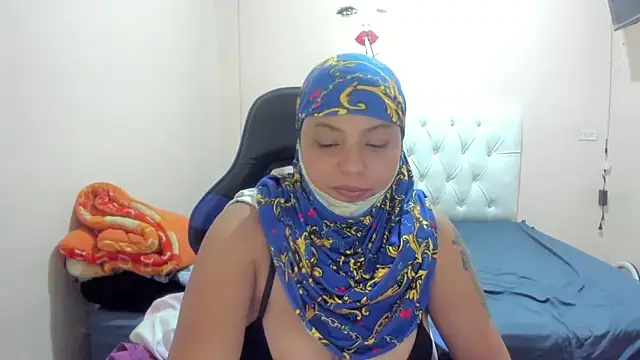 Leylafourniert online show from 02.12.25