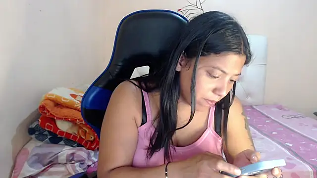 Leylafourniert online show from 12.22.25