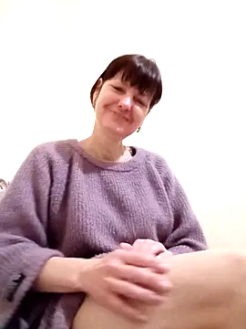 Snapshot of TiAmorre chatting on 02.10.25 TiAmorre online show from 02.10.25