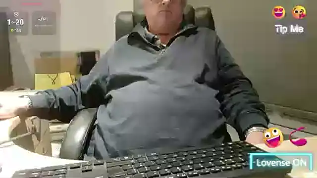 Snapshot of bigbadjon69 chatting on 05.02.26 bigbadjon69 online show from 05.02.26