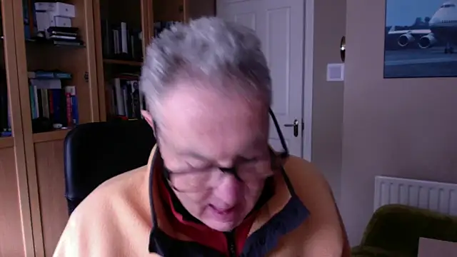 Snapshot of Oldpistolpete chatting on 01.12.25 Oldpistolpete online show from 01.12.25