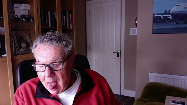 Snapshot of Oldpistolpete chatting on 02.20.25 Oldpistolpete online show from 02.20.25