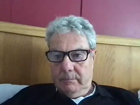 Snapshot of Oldpistolpete chatting on 10.10.25 Oldpistolpete online show from 10.10.25