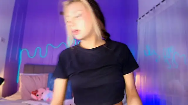 Sofly s online show from 05.04.26