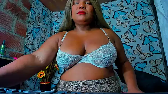 Snapshot of luciana_osorno chatting on 11.07.25 luciana osorno online show from 11.07.25