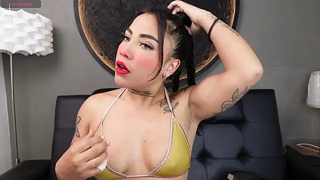 Snapshot of miss_vaiolette chatting on 05.02.26 miss vaiolette online show from 05.02.26