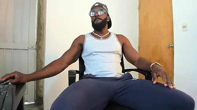 Snapshot of DaleHamilton chatting on 12.19.24 DaleHamilton online show from 12.19.24