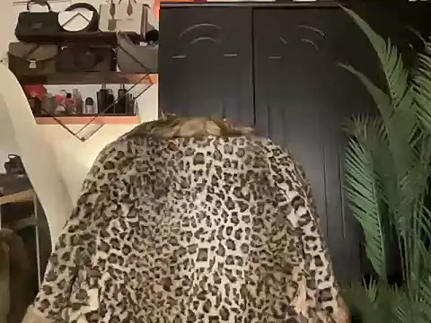 BigDominaMia online show from 04.11.26