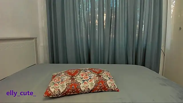 Snapshot of Elly_Cute chatting on 09.24.25 Elly Cute online show from 09.24.25