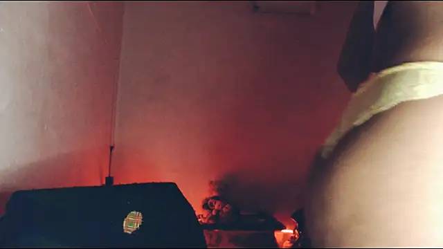 Snapshot of cherry_cleou chatting on 01.06.25 cherry cleou online show from 01.06.25