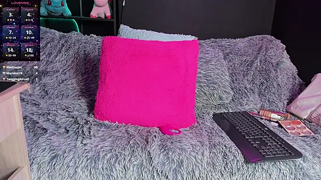 stelleknox  online show from 12.28.24