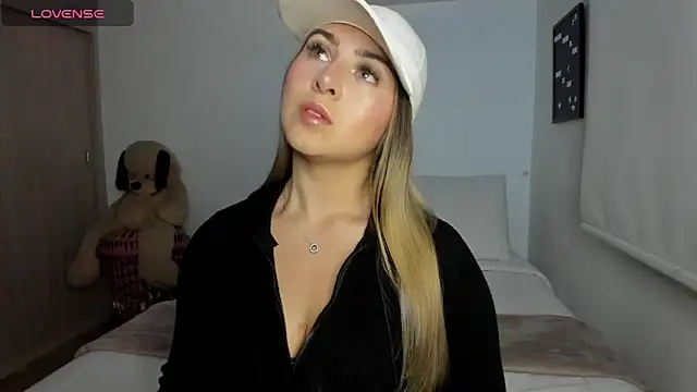 sophi mooreno online show from 04.14.26