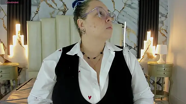 Snapshot of mollieblue69 chatting on 10.04.25 mollieblue69 online show from 10.04.25