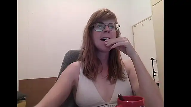 Snapshot of SavannaGirly chatting on 06.10.26 SavannaGirly online show from 06.10.26