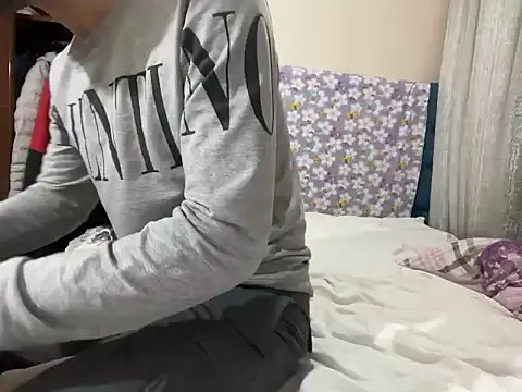 Snapshot of shokewave@xh chatting on 12.18.25 shokewavexh online show from 12.18.25