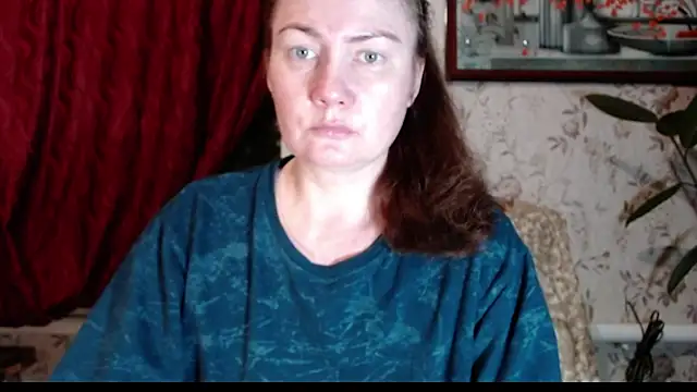 Snapshot of EmilyDoth chatting on 02.13.26 EmilyDoth online show from 02.13.26