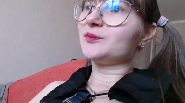 Snapshot of KiraGoldens chatting on 02.20.25 KiraGoldens online show from 02.20.25