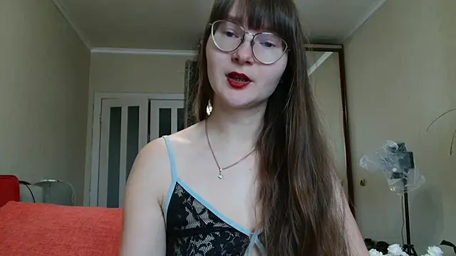 Snapshot of KiraGoldens chatting on 10.13.25 KiraGoldens online show from 10.13.25