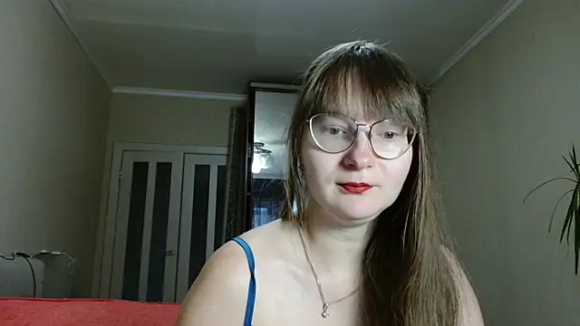 Snapshot of KiraGoldens chatting on 10.15.25 KiraGoldens online show from 10.15.25