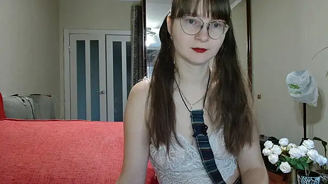 Snapshot of KiraGoldens chatting on 10.17.25 KiraGoldens online show from 10.17.25