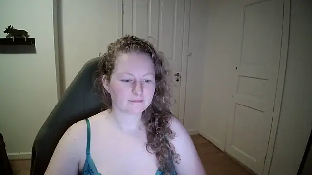 Snapshot of Girlnina-1995 chatting on 12.03.24 Girlnina-1995 online show from 12.03.24