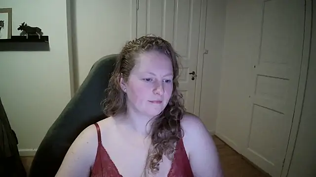 Snapshot of Girlnina-1995 chatting on 12.09.24 Girlnina-1995 online show from 12.09.24