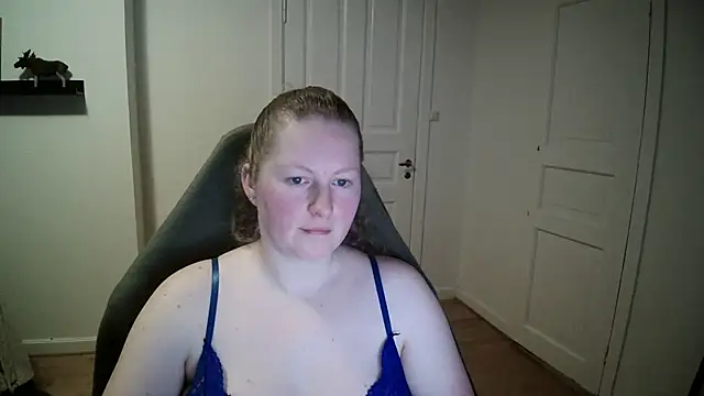 Snapshot of Girlnina-1995 chatting on 01.06.25 Girlnina-1995 online show from 01.06.25