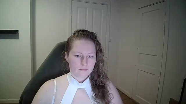 Snapshot of Girlnina-1995 chatting on 02.21.25 Girlnina-1995 online show from 02.21.25