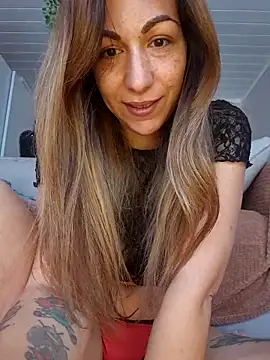 Snapshot of Lola-Roxx chatting on 04.19.26 Lola-Roxx online show from 04.19.26