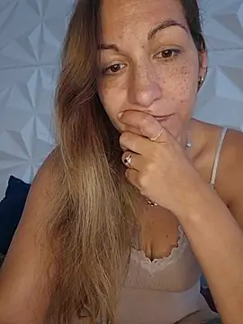 Snapshot of Lola-Roxx chatting on 06.25.26 Lola-Roxx online show from 06.25.26