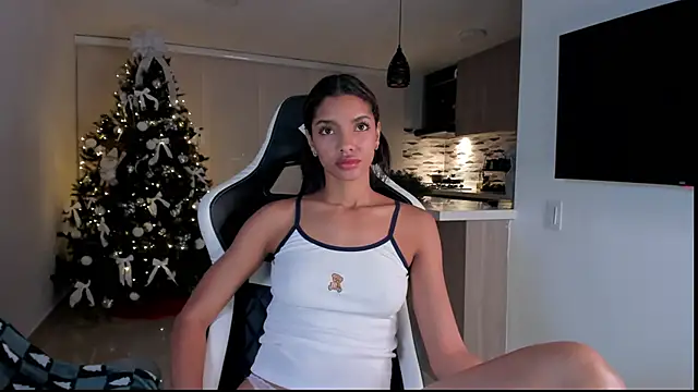 liagirl cute online show from 12.18.25