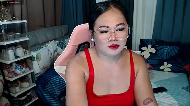 Snapshot of MagnificatMistress chatting on 12.15.24 MagnificatMistress online show from 12.15.24