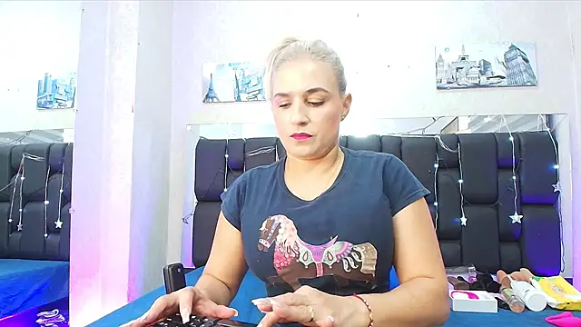  carolina fox online show from 03.20.25