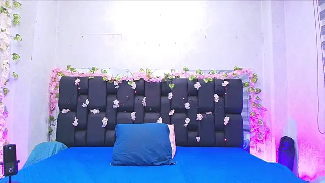  carolina fox online show from 09.11.25