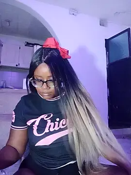 Snapshot of EmilyyRosee_ chatting on 04.16.26 EmilyyRosee online show from 04.16.26