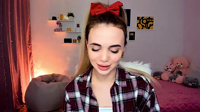 Snapshot of aPieceOfJoy chatting on 12.14.24 aPieceOfJoy online show from 12.14.24