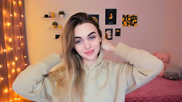 Snapshot of aPieceOfJoy chatting on 01.08.25 aPieceOfJoy online show from 01.08.25