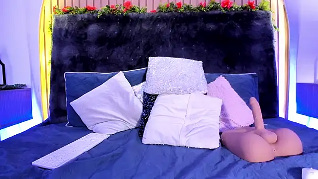 Karlagonzales  online show from 02.21.25